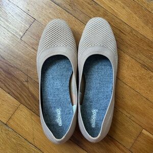 Women's Tree Breezers Flats (Size 8)